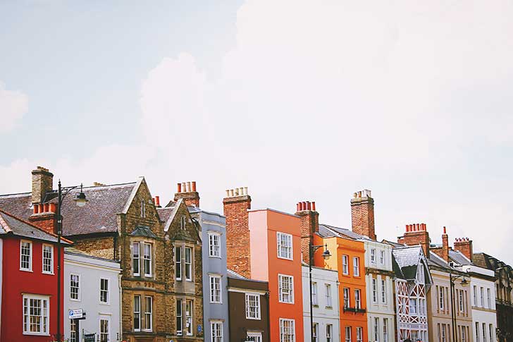 A row of Oxford rooftops and different coloured buildings