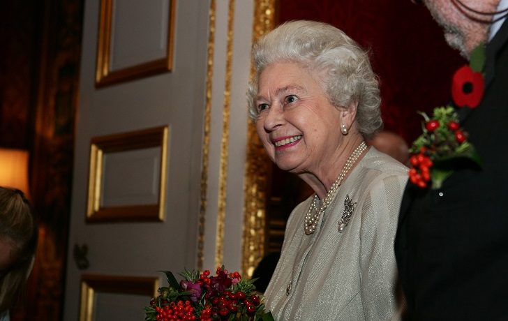 Left profile of the Queen smiling