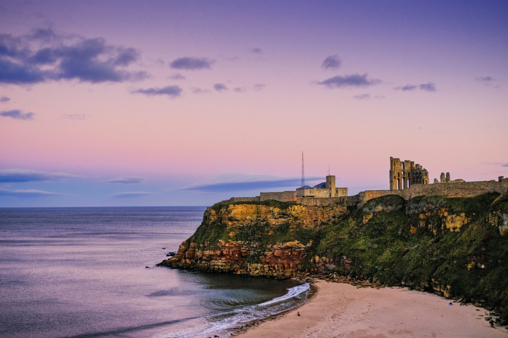 A walk along the Tynemouth seafront at dusk